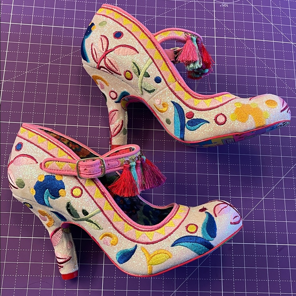 NWOB Irregular Choice Size 39 white glitter embroidered heels. - Picture 3 of 5